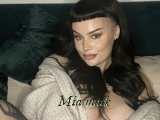 Mia_mack