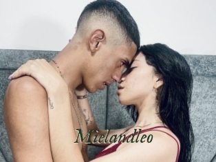 mielandleo Gratis Strip