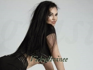 Vickydivinee